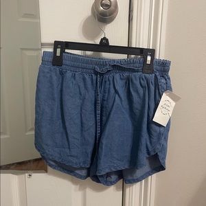 Love tree linen shorts